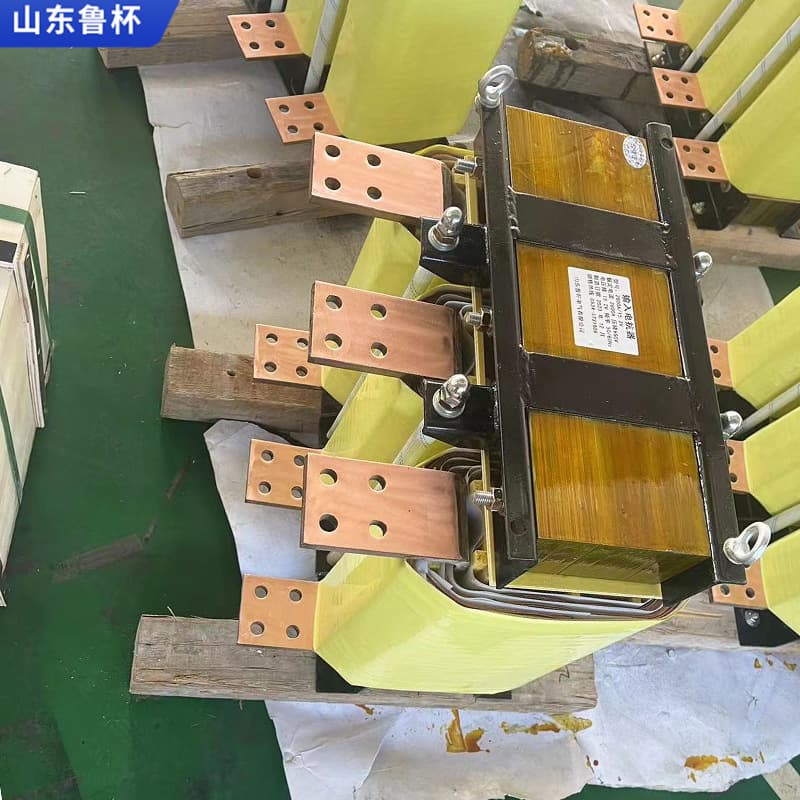 Lubei Electric ACL-150 frequency converter speed regulator uses input/output line reactors to ensure safe operation of the load.