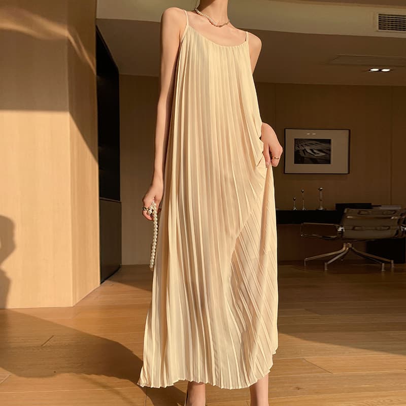Silk Satin Spring and Summer New Women's Round Neck Long Dress with Pleated Design, Versatile and Elegant, Sleeveless with Straps