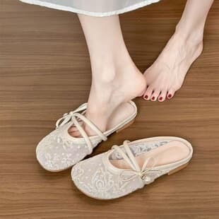 2026 Spring-Summer Retro Flat Fairy Style French Elegant Closed-Toe Sandals for Women to Wear with Dresses Outdoor Slippers