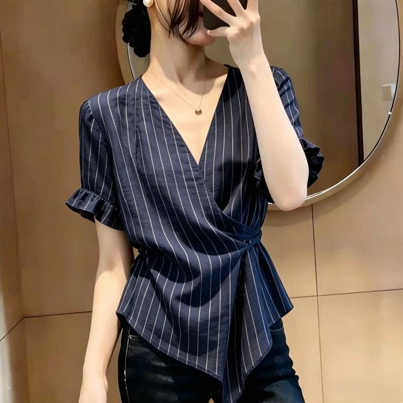 French Chic Navy Blue Striped Short-Sleeve Blouse 2026 Summer Unique Slim Fit Waist-Cinching Top