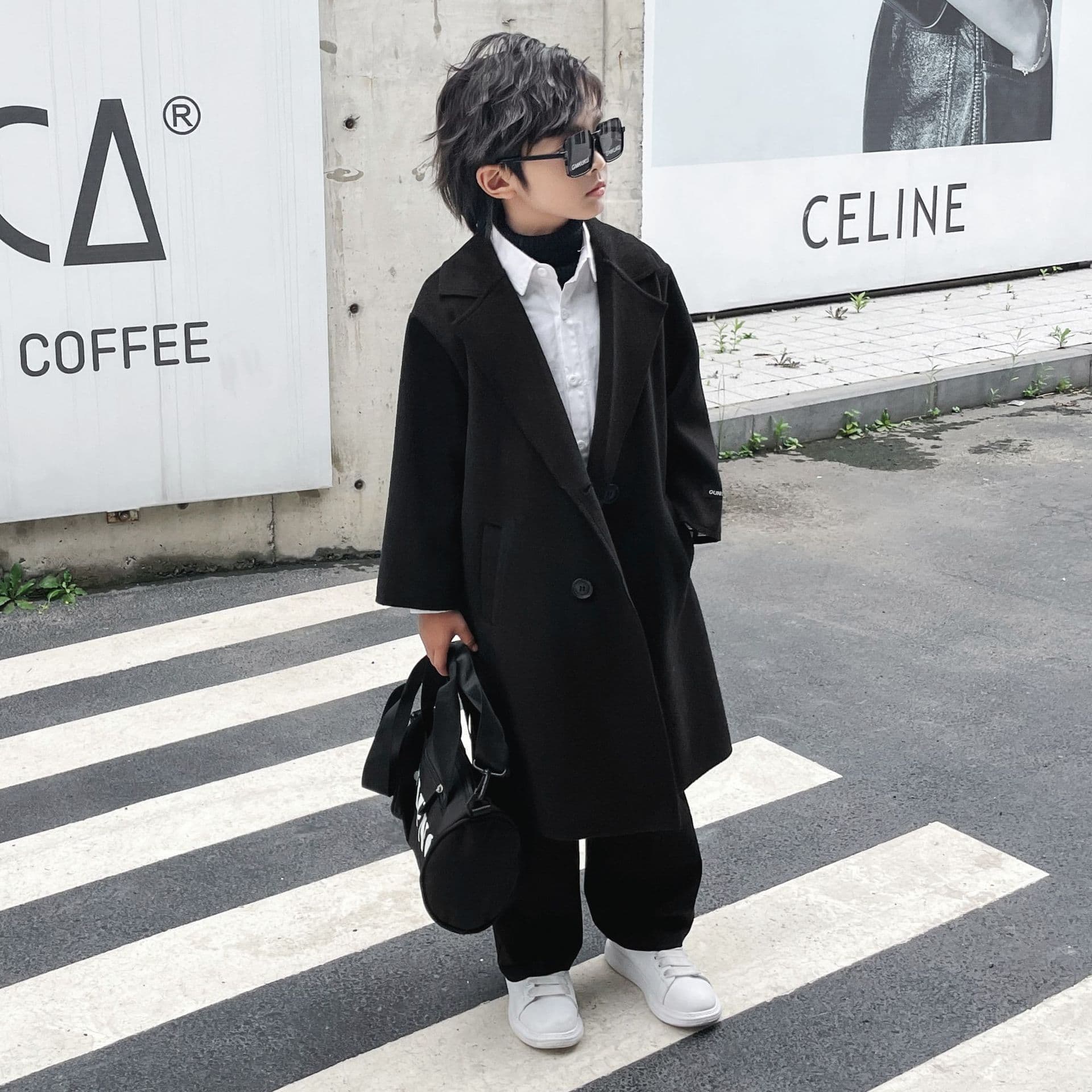 Boys' trench coat, long coat, 2023 autumn/winter style, British style, fashionable and cool for older children.