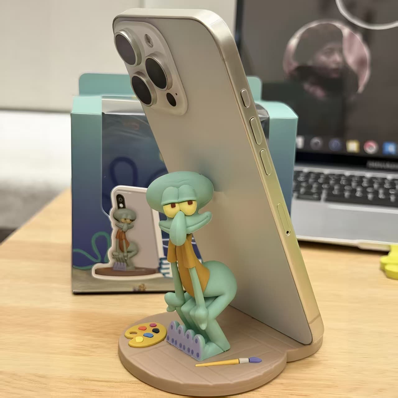 Cartoon Squidward mobile phone desktop ornaments lazy desktop drama support stand