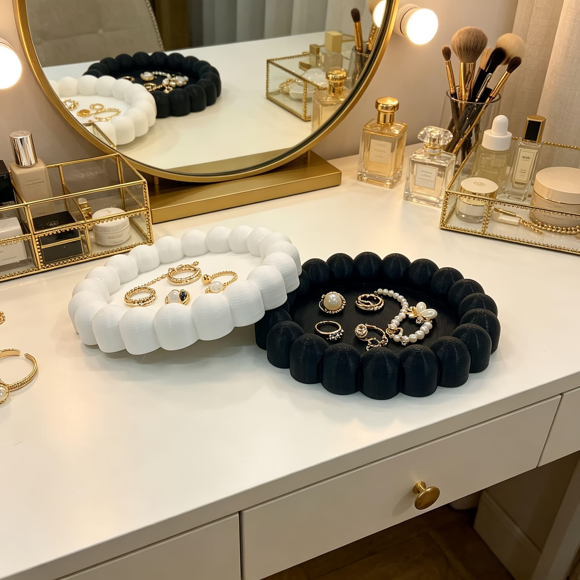 Fluffy Dish Jewelry Tray in Black and White, Desktop Ring and Necklace Storage Tray, Vanity Ambient Decorative Ornament