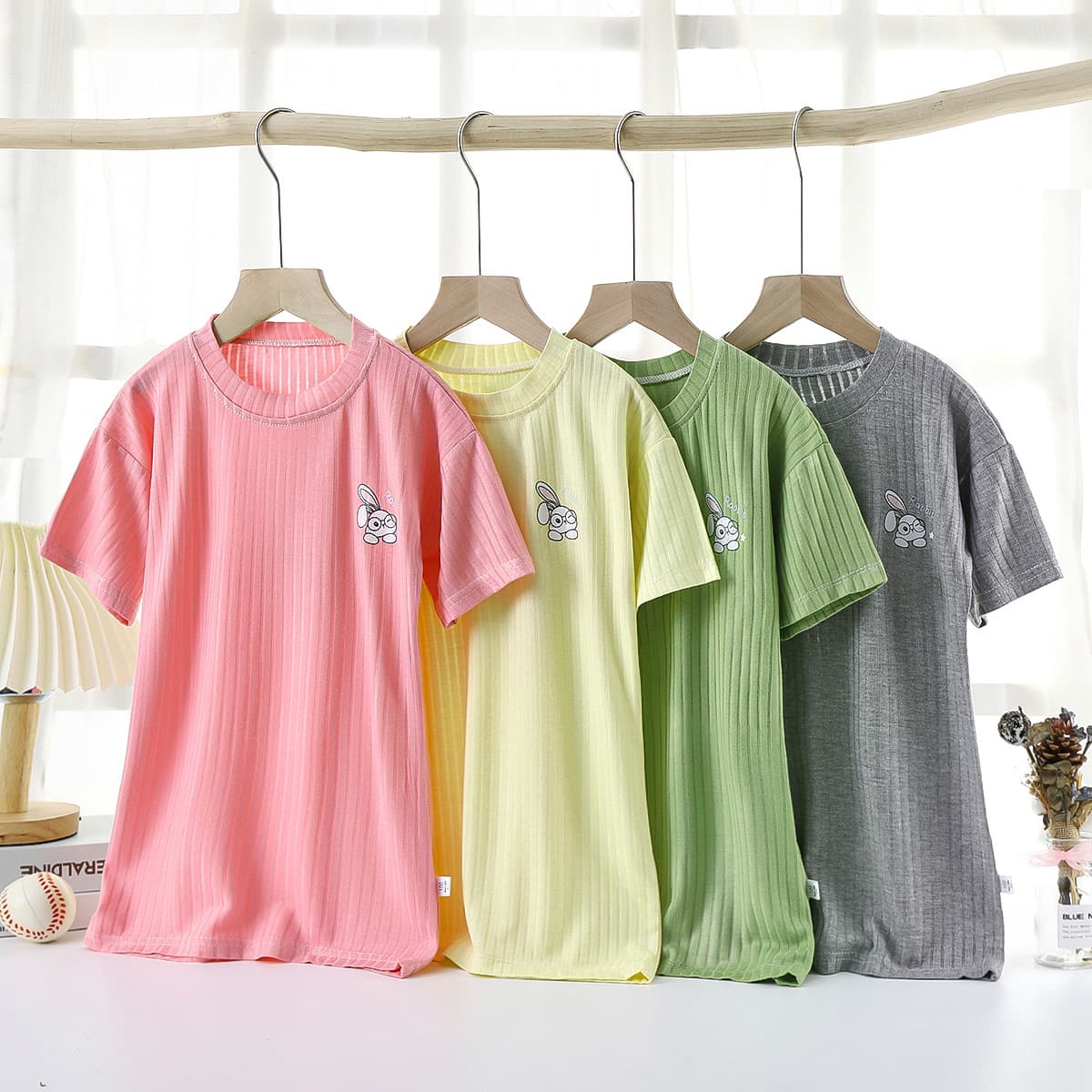 Girls' nightgowns, 2023 summer new style, children's thin short-sleeved home wear, air-conditioned pajamas for toddlers and babies, drop shipping available.
