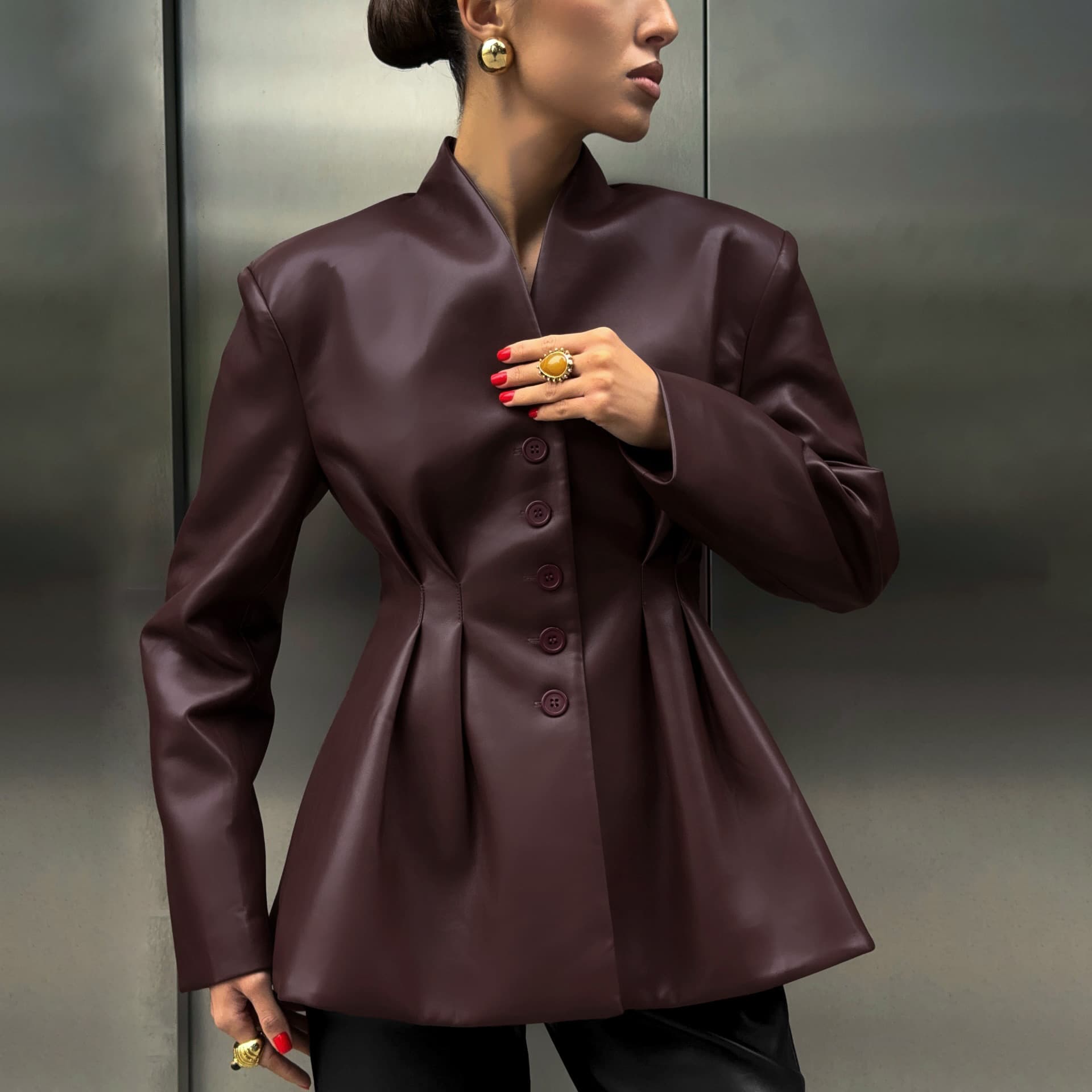 2026 autumn and winter design European and American retro burgundy long-sleeved stand-up collar waist commuting design leather jacket for women
