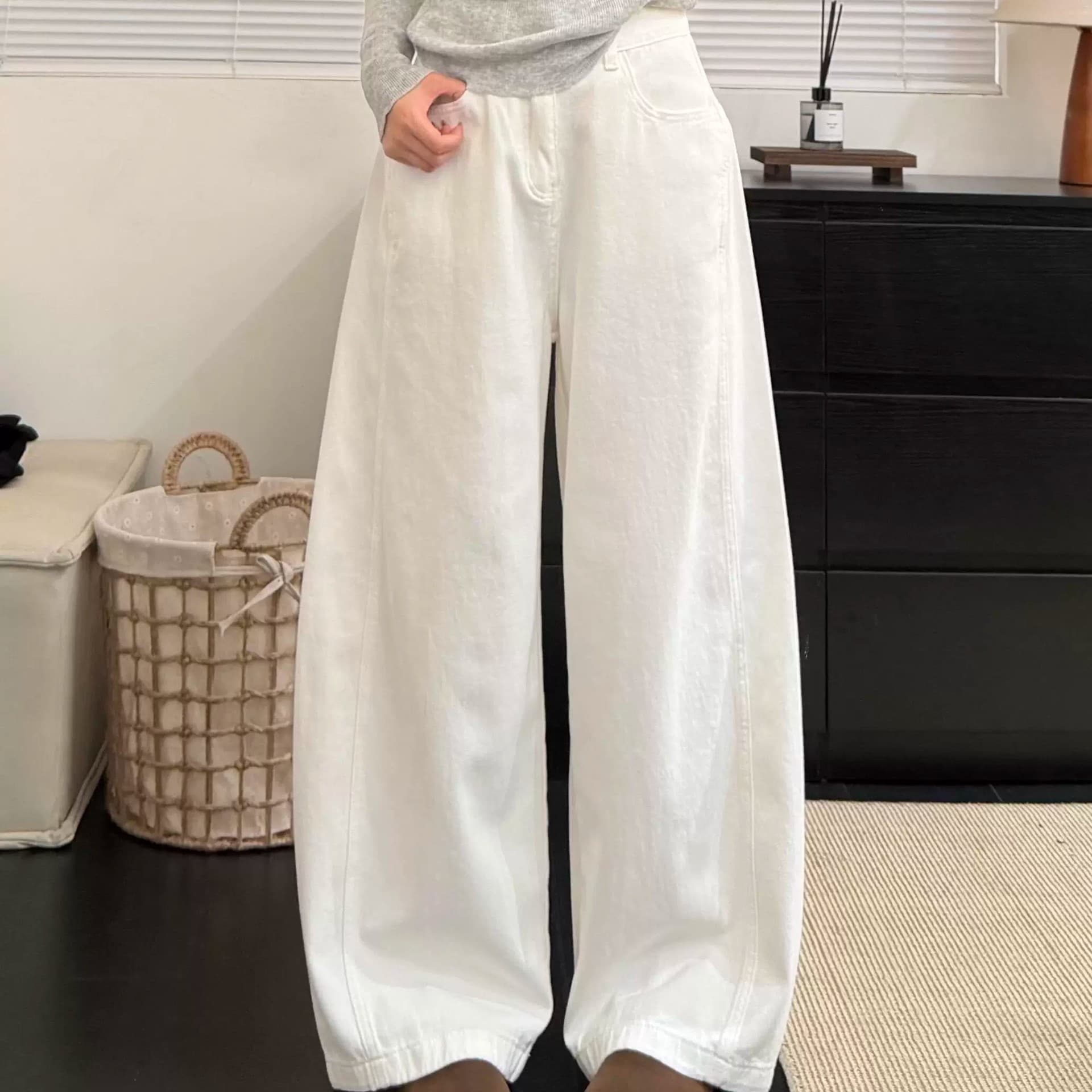 White high-waisted belly-covering scimitar jeans for slimming and versatile scimitar pants, versatile Korean version for hot girls, pear-shaped to cover the flesh