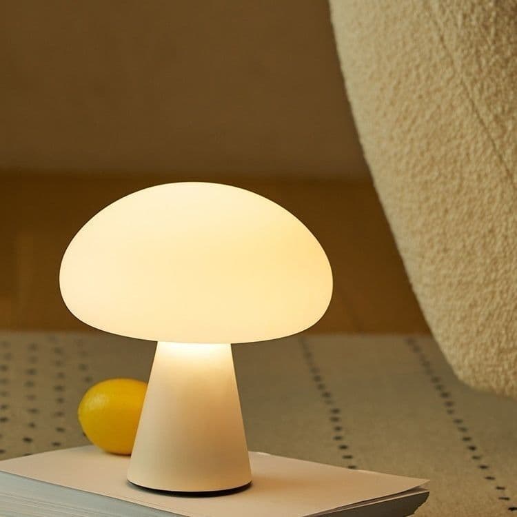 French mushroom-shaped table lamp, used in homestays, decorative ambient lighting, bedroom bedside lamp, desk lamp, night light, cross-border e-commerce.