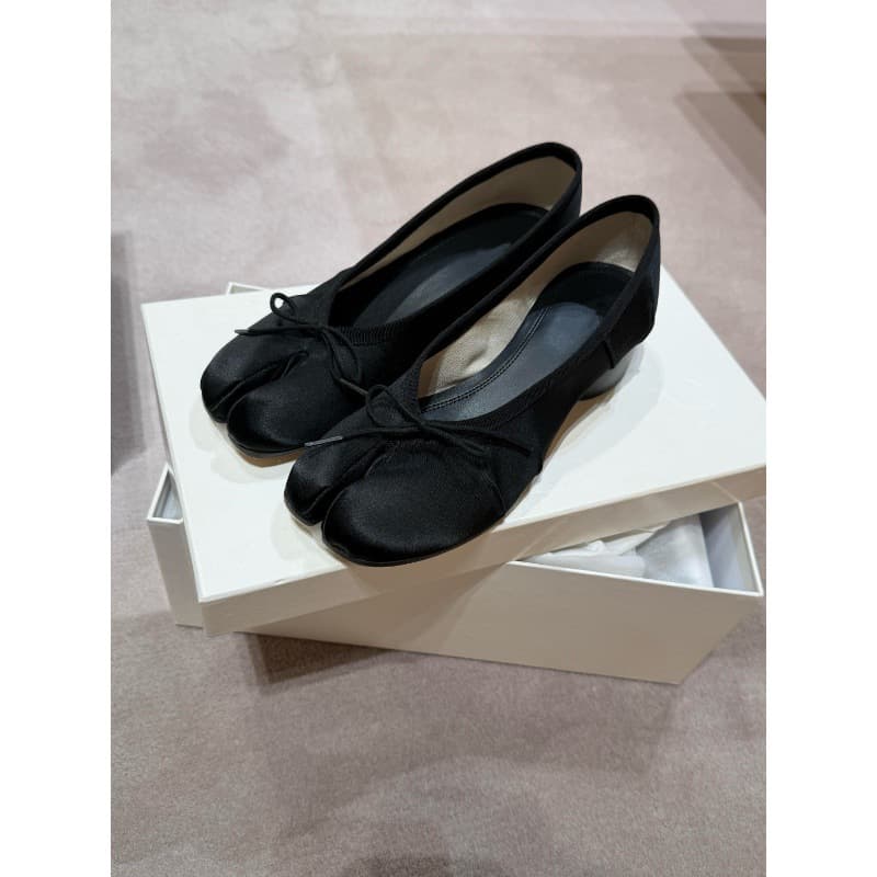 Sheepskin Version 2026 New Style Pig Toe High Heel Shoes Korean Style Premium Satin Split Toe Women's Chunky Heel Mary Jane Shoes