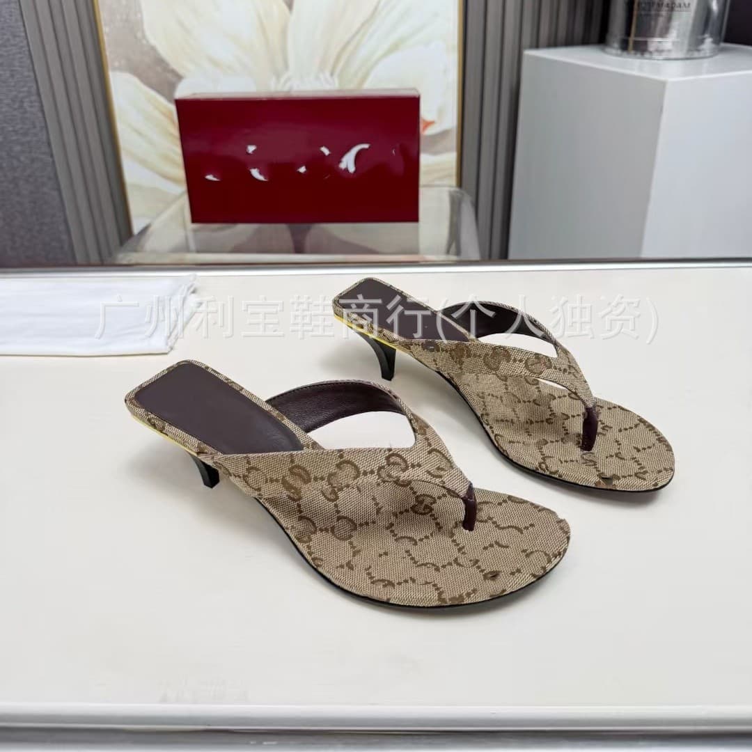 Cross-Border 2026 Summer New Monogram Flip Flops for Women Casual Versatile Toe-Post Large Size Sandals Factory Direct