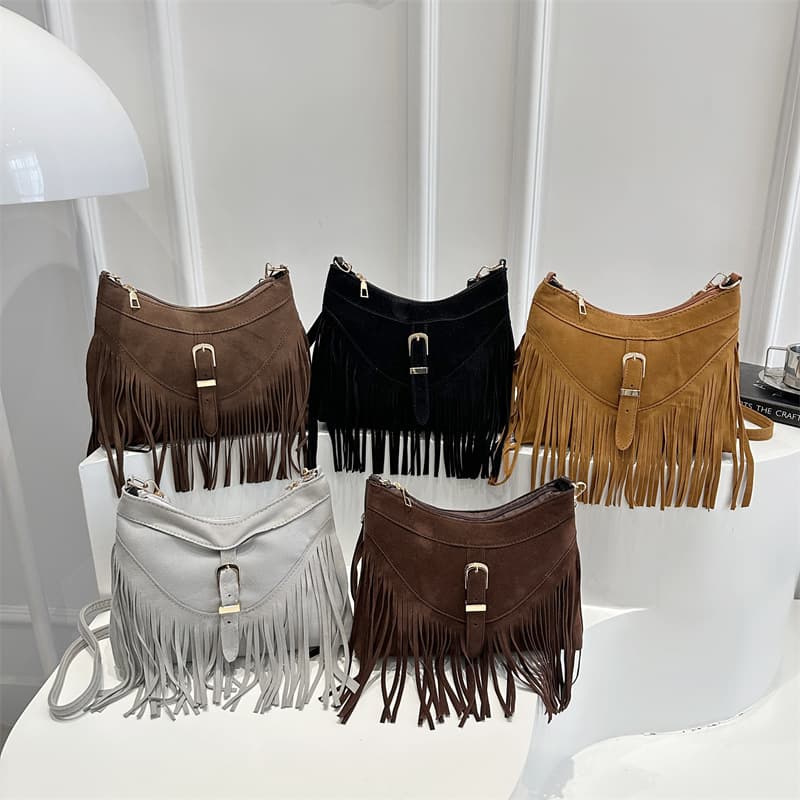 This year's trendy tassel tote bag for women, a new winter 2025 style, chic square clip shoulder bag, trendy crossbody bag.