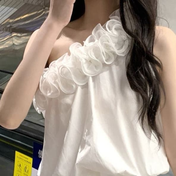 Designer Asymmetrical Shoulder 3D Flower White Irregular Sleeveless Top Women Spring Outerwear Off Shoulder Bud Pleated Top