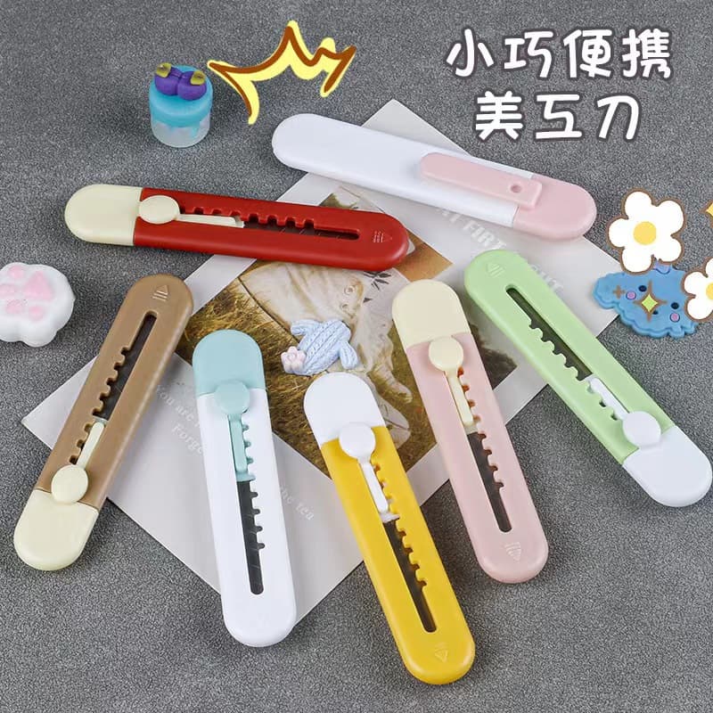 Cartoon Mini Utility Knife with Sharp Carbon Steel Blades, Paper Cutter, Portable Small Package Cutter, Handheld Utility Knife