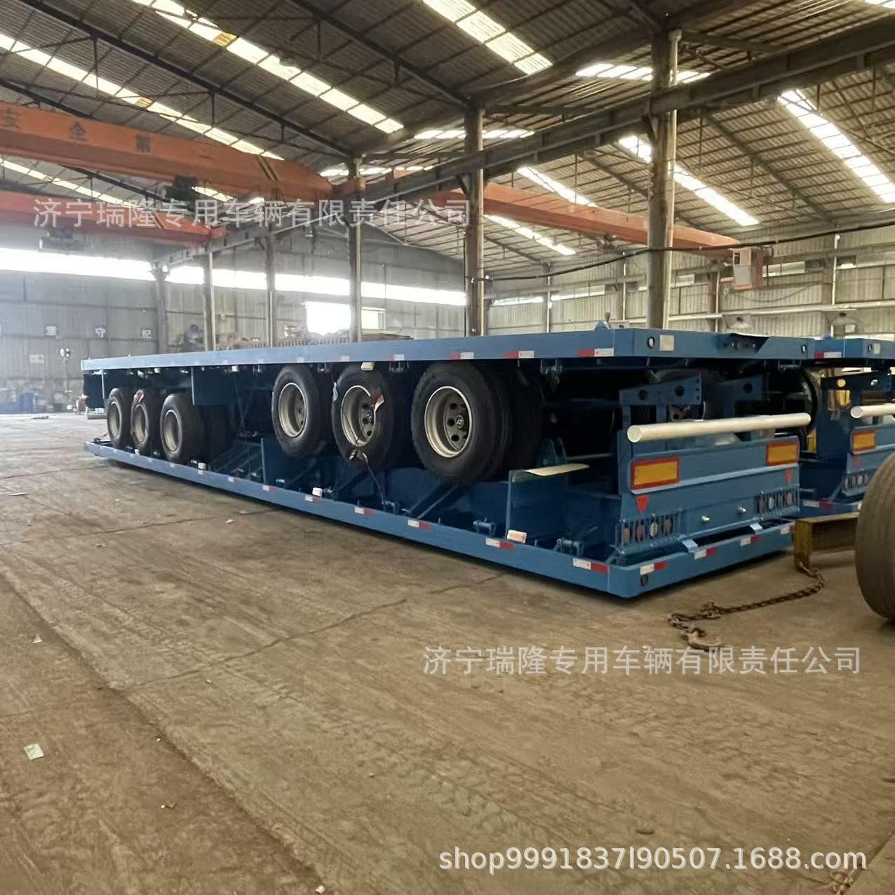 Export 13-meter container transport flatbed trailer, 3-axle engineering machinery loading low-bed semi-trailer