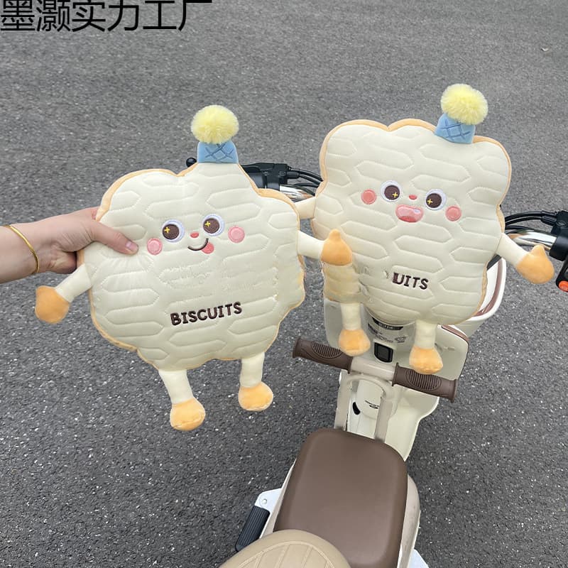 Electric vehicle anti-collision pad, child seat headrest, universal, cartoon-style, thickened anti-collision headrest, suitable for all seasons.