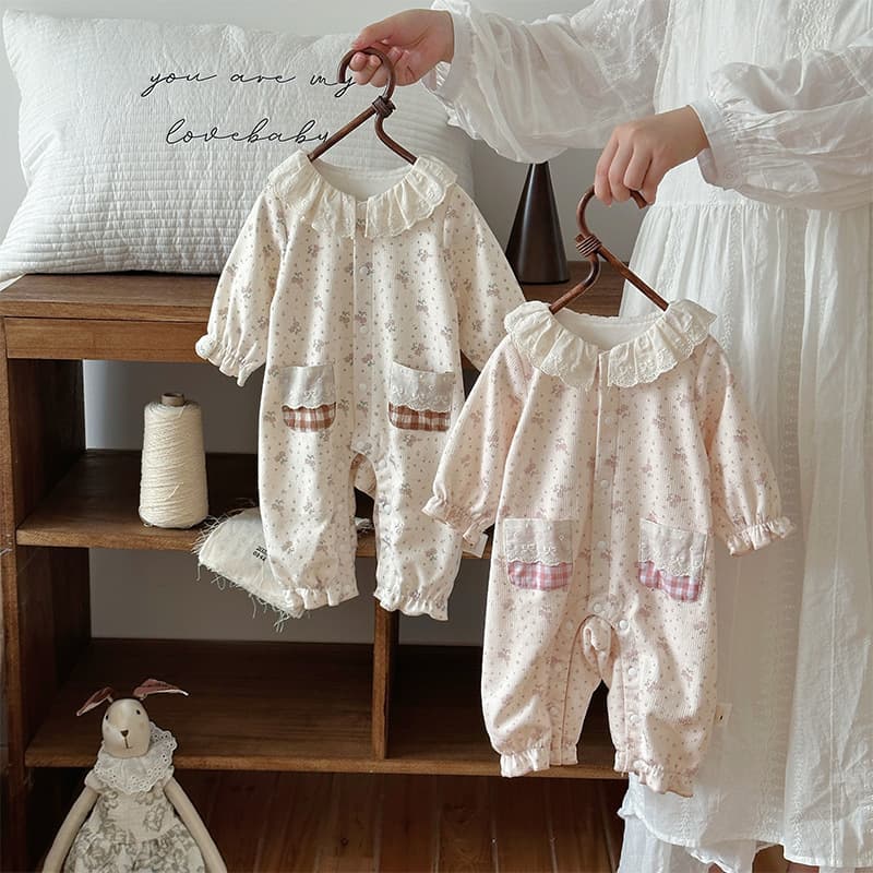 Baby spring and autumn clothes, baby girl, cute jumpsuit, newborn baby, 100-day-old princess, floral lace crawl suit
