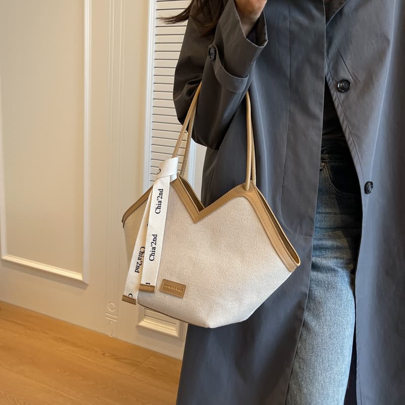 Large Capacity Tote Bag for Women 2026 New Retro Woven Texture Casual Commuter Tote Shoulder Underarm Bag