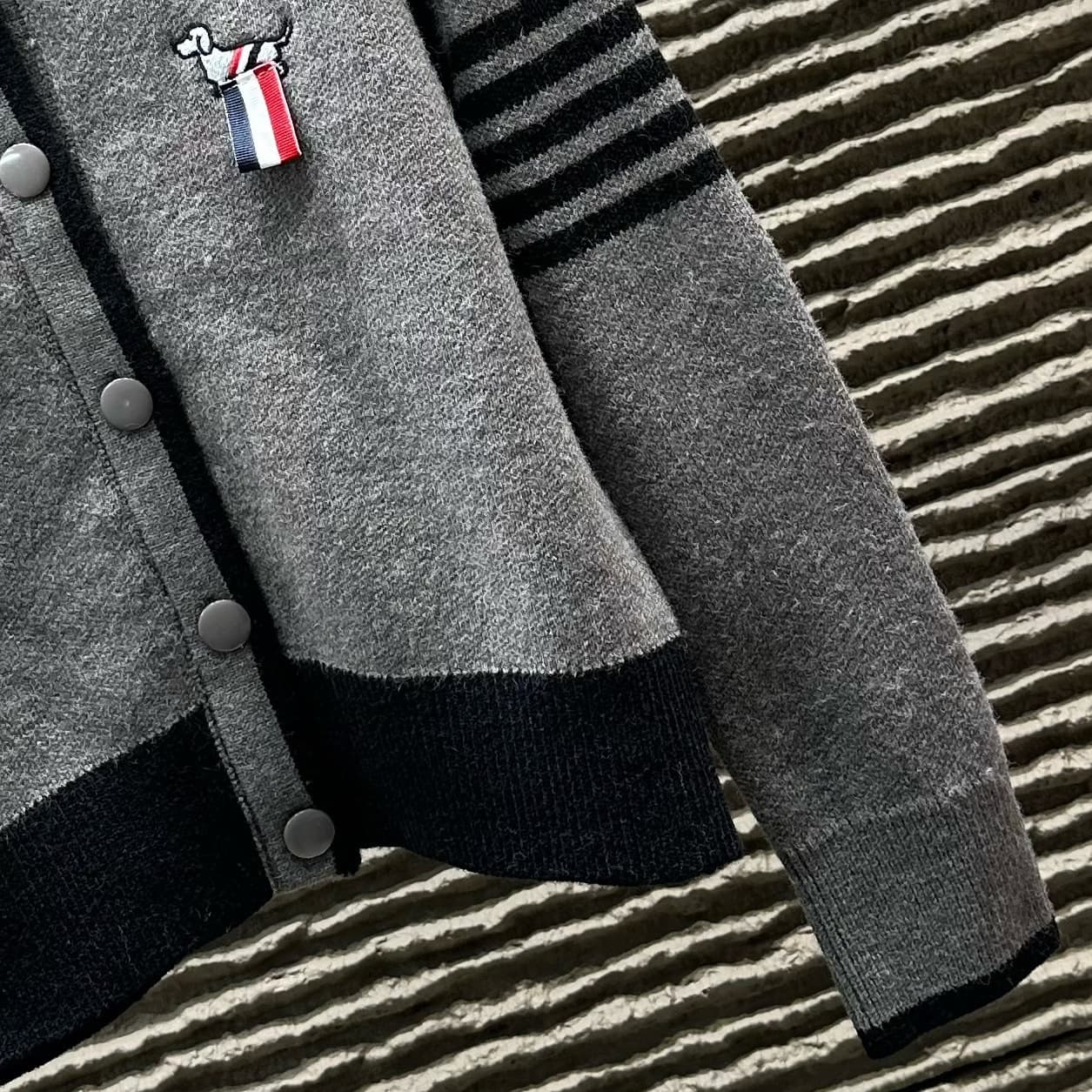 Factory Direct T25 Autumn/Winter New Preppy Color-Block Youthful Dog Pattern V-Neck Knit Cardigan