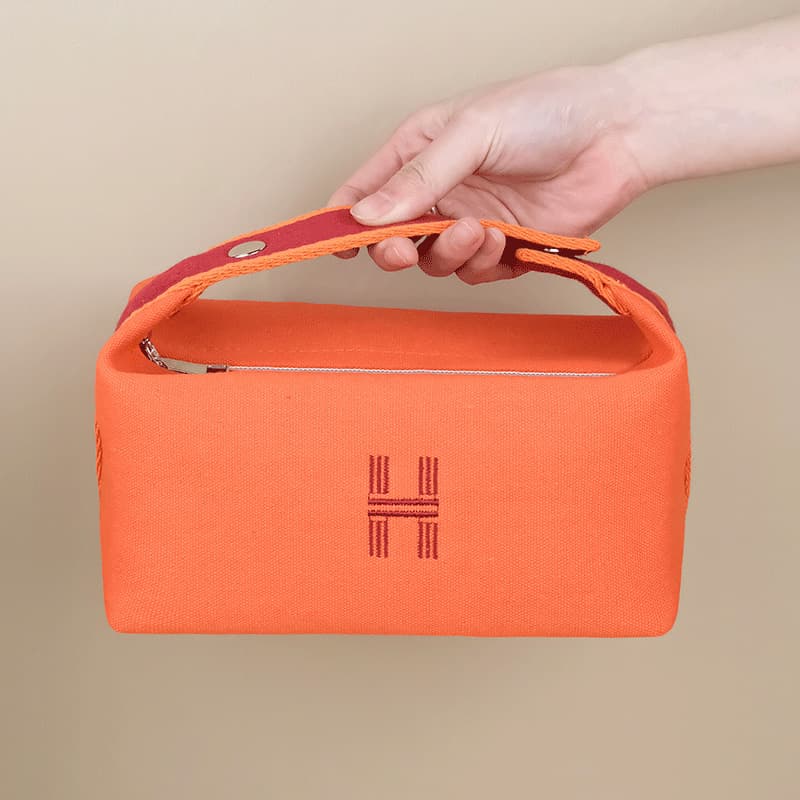 Portable canvas cosmetic bag for women printed summer outdoor portable storage bag dustproof toiletry bag letter cosmetics