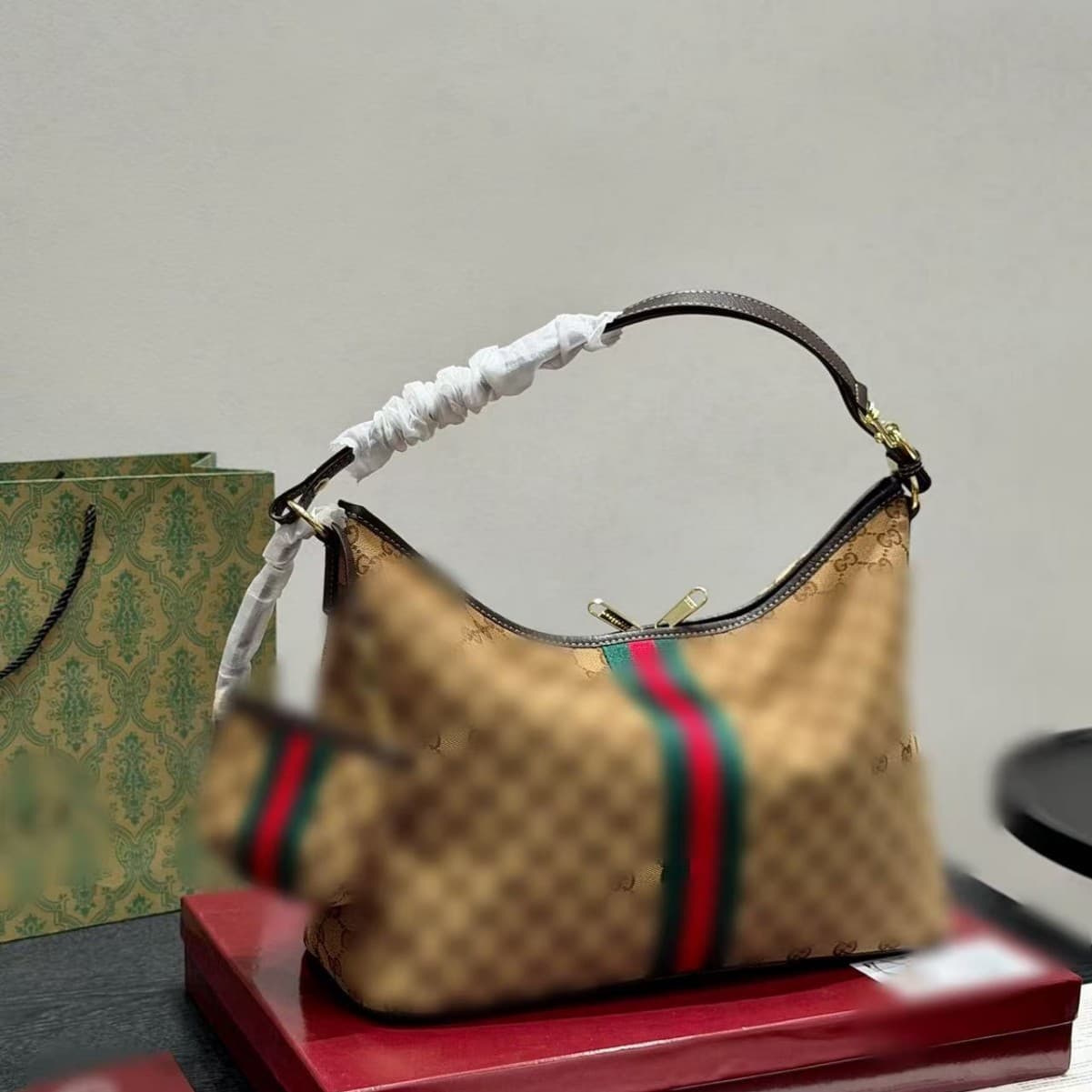New Vintage Gucci Essence Handbag Underarm Bag Large Tote Classic Spacious Commuter Daily Practical