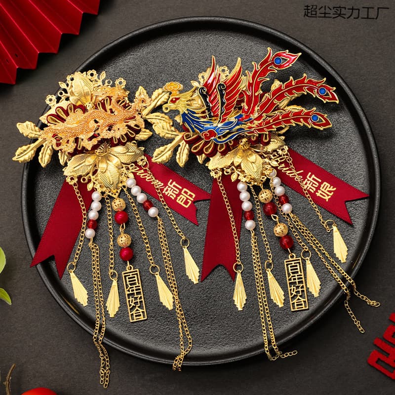 A complete set of wedding supplies for the bride and groom, high-end brooches, a pair of high-end corsages
