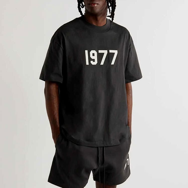 ESSENTIALS ZONE Flocked 1977 Short Sleeve Unisex T-Shirt Couple Tee Loose Fit American High Street Streetwear FOG