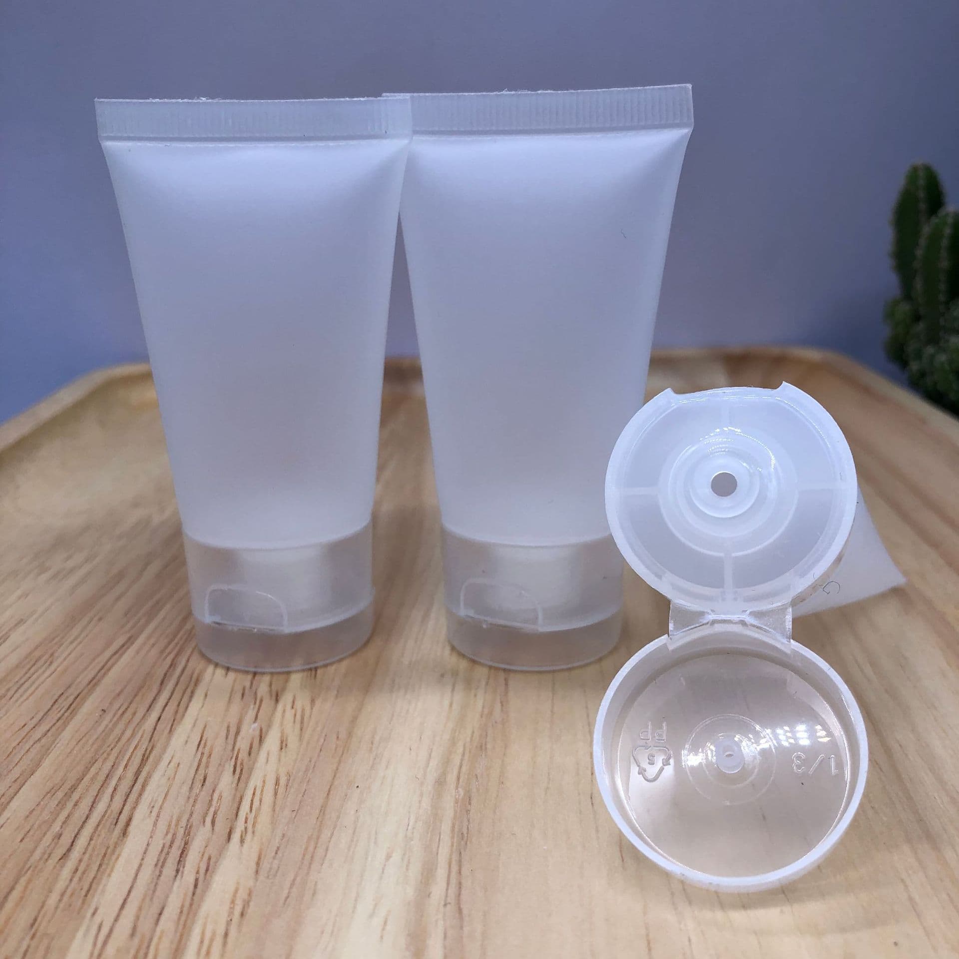 PE Flip-Top Tube Bottle 5 10 20 30 50 100ml Facial Cleanser Hand Cream Cosmetic Tube Refillable Bottle