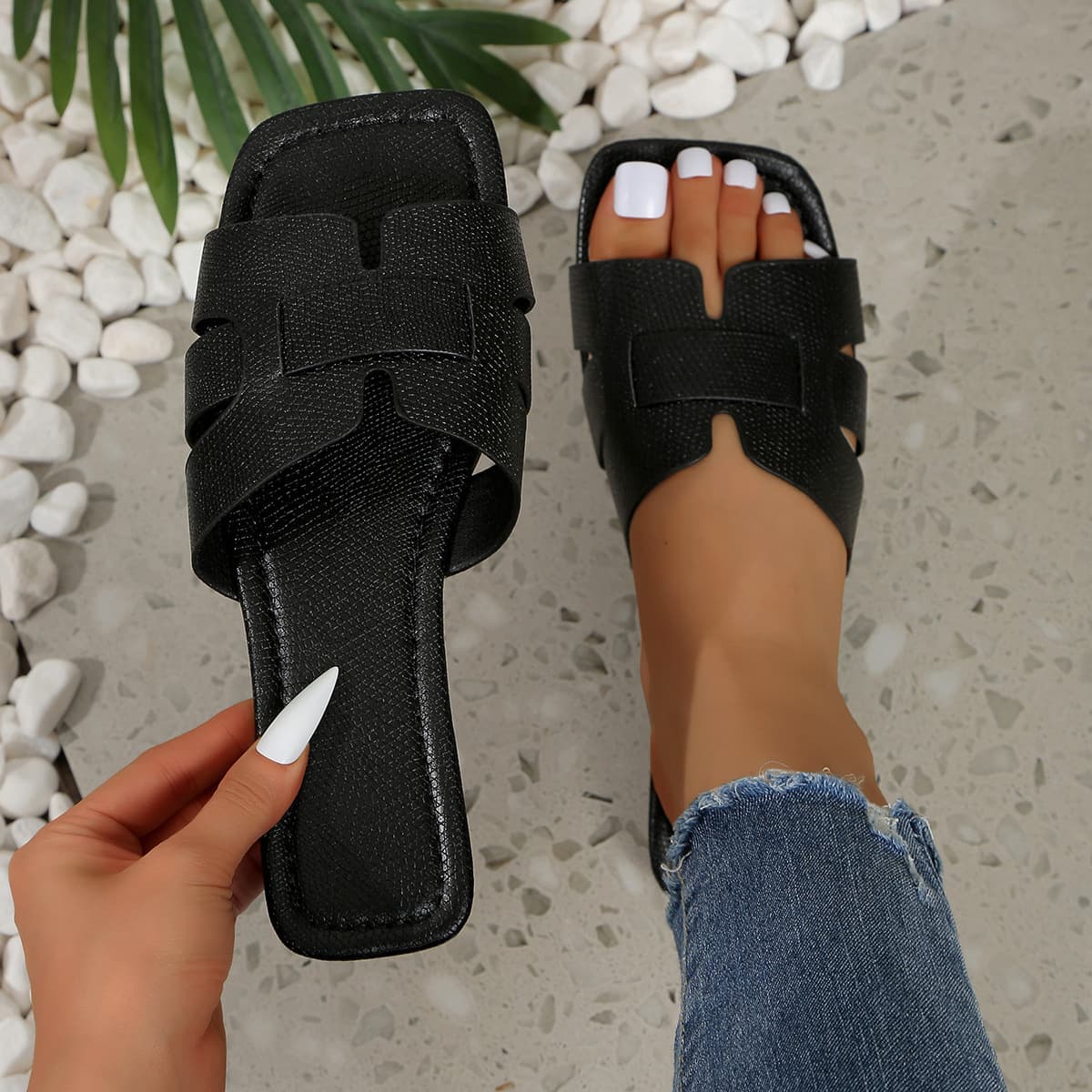 European and American plus size solid color lightweight flat slippers for women, Southeast Asian cross-border outdoor beach sandals slippers