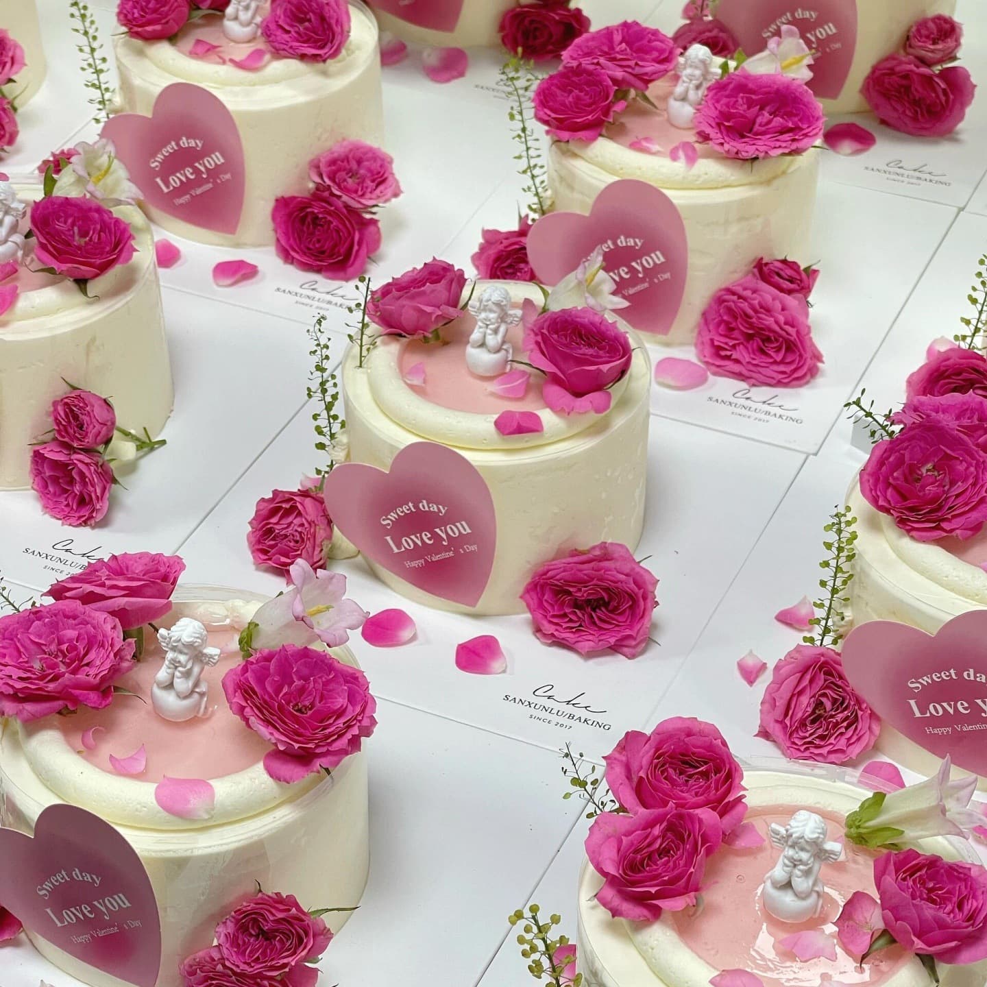 2026 Chinese Valentine's Day Artificial Rose Cake Decoration Angel Silicone Mold Couple Baking Decoration Insert