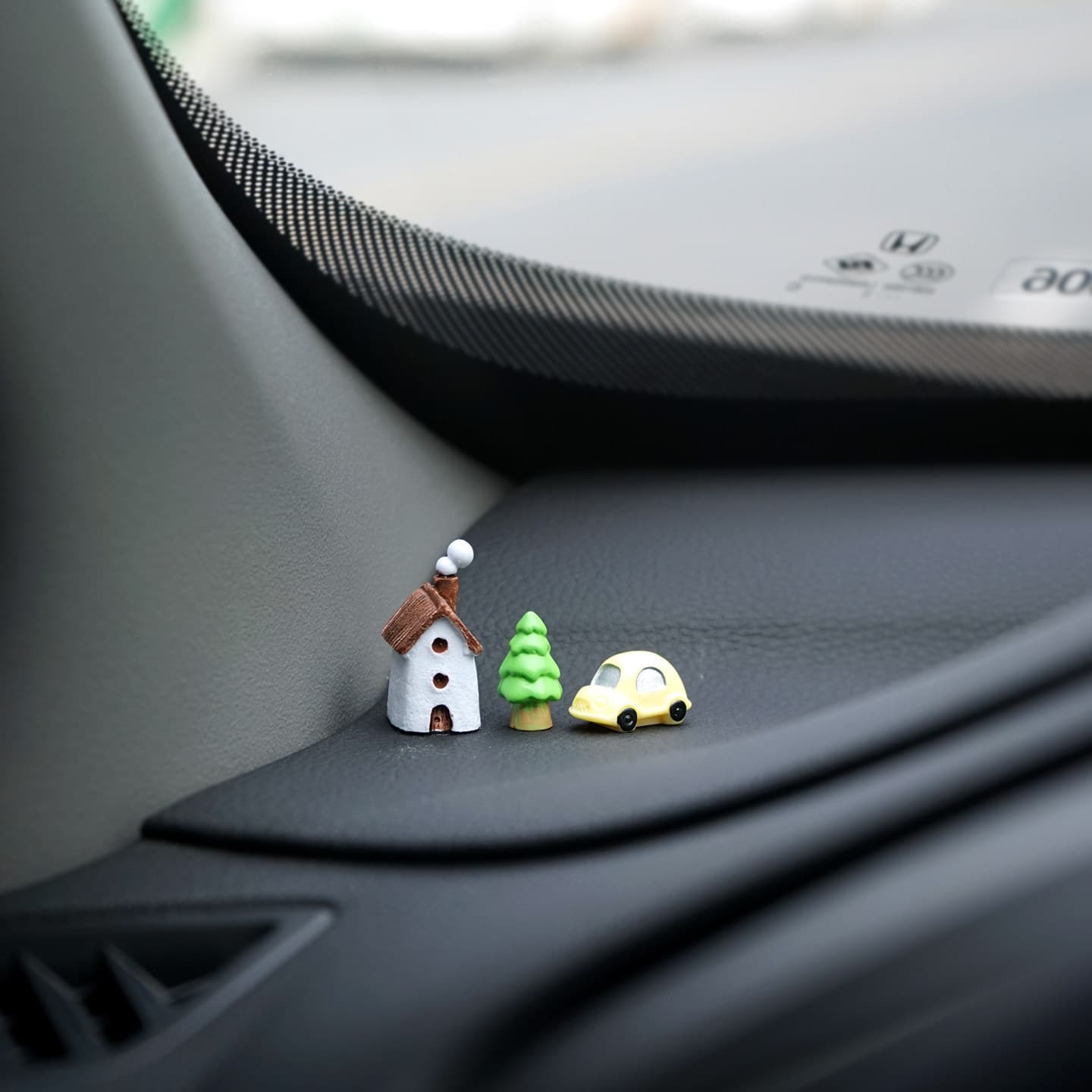 Vacation Time" Car Decoration Ornaments, Small Tree, Small House, Dashboard Monitor Screen, Mini Creative Interior Decoration