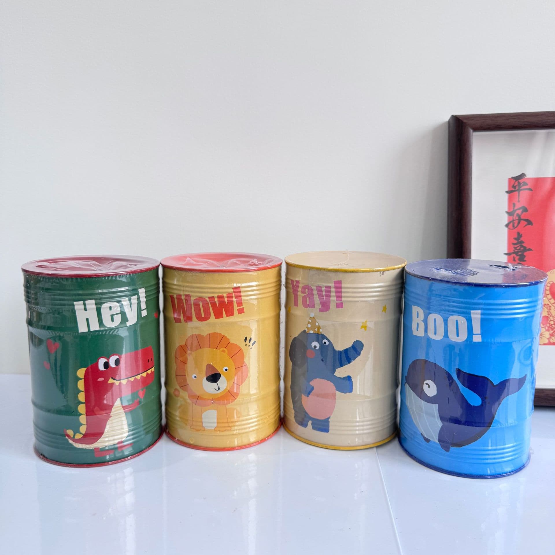 Straight cylinder dinosaur pattern piggy bank for children, which can only enter and exit the piggy bank, coin storage, holiday gift desktop decoration