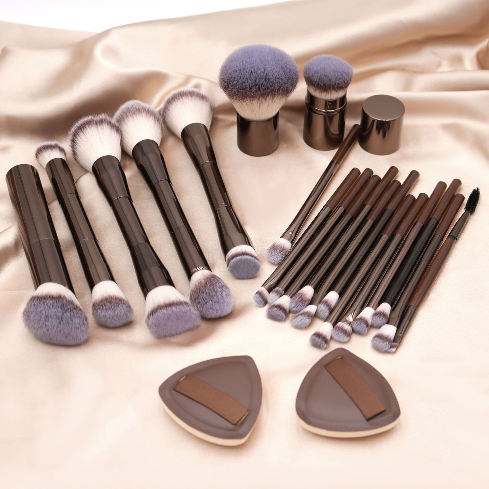 20pcs Coffee Aluminum Tube Makeup Brush Set Mushroom Head Powder Brush Retractable Makeup Brush with Non-Absorbent Powder Puff