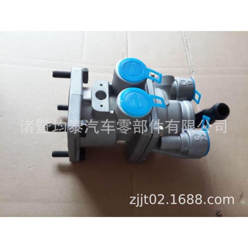 Foot Valve 4613152580 European Heavy Truck Sinotruk Bus Parts Components SMT