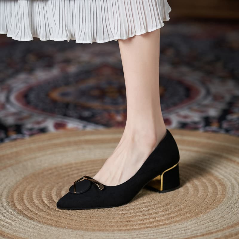 2023 New Black High-heeled Shoes Women's Chunky Heel Pointed Large Size All-match Shallow Mouth Single-layer Shoes Commuter Professional Work Shoes