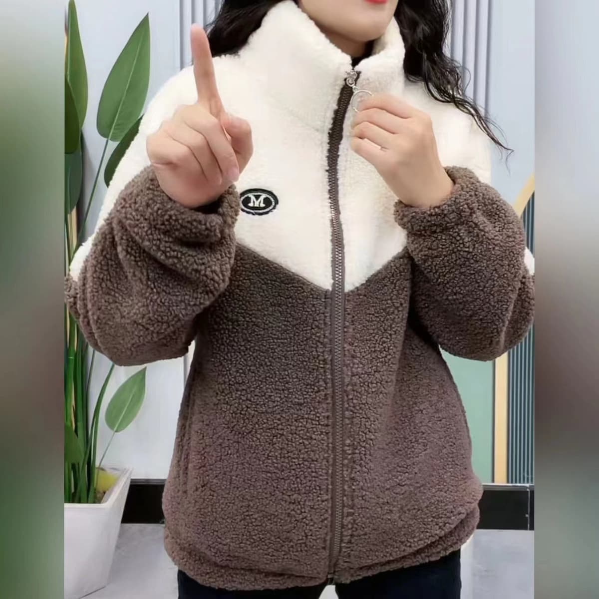 2025 New Cotton Jacket Women Mother's Wear Winter Sherpa Coat Middle-Aged Fashion Youthful Fleece-Lined Thickened Padded Coat