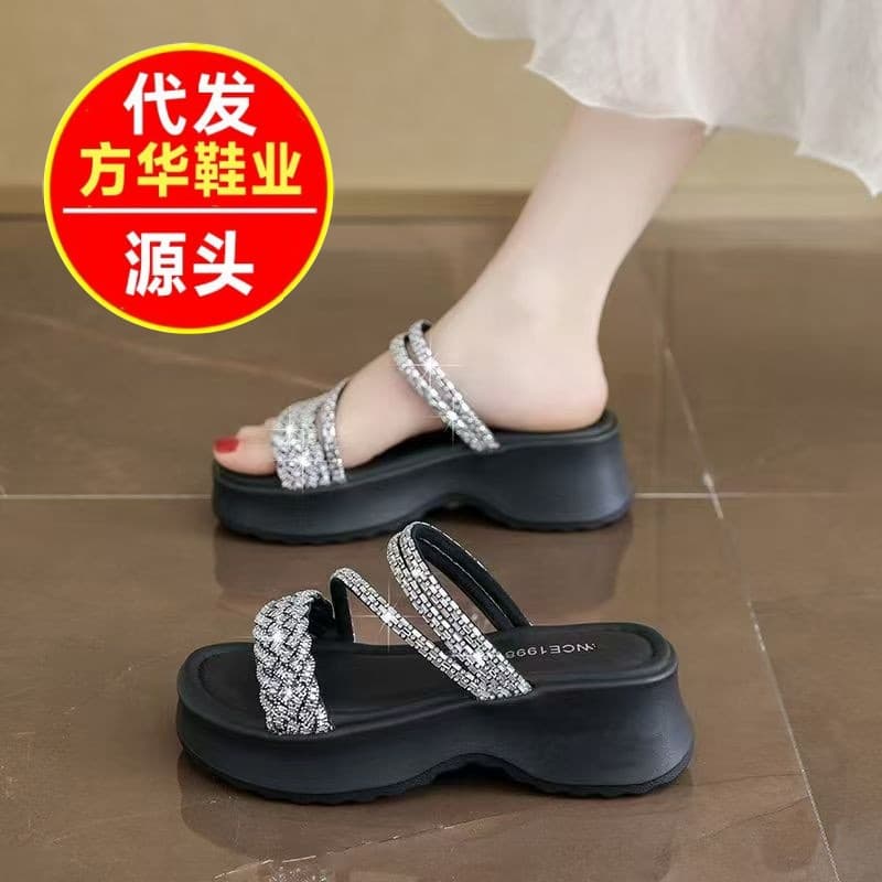 2026 summer outer wear fashionable thick-soled sandals and slippers, French style with skirt, beautiful and not tiring for feet, high-end thick-soled slippers