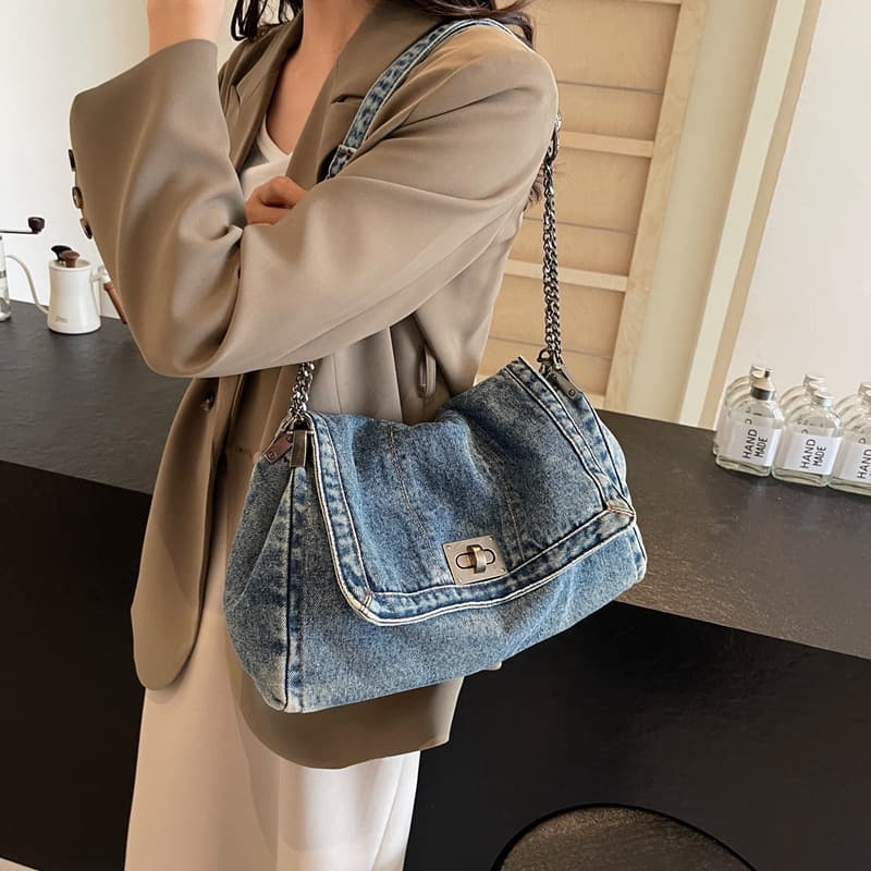 Xiaoxiang Style Chain Denim Shoulder Bag for Women, Fashionable Commuter Underarm Bag, Retro Textured Travel Handbag
