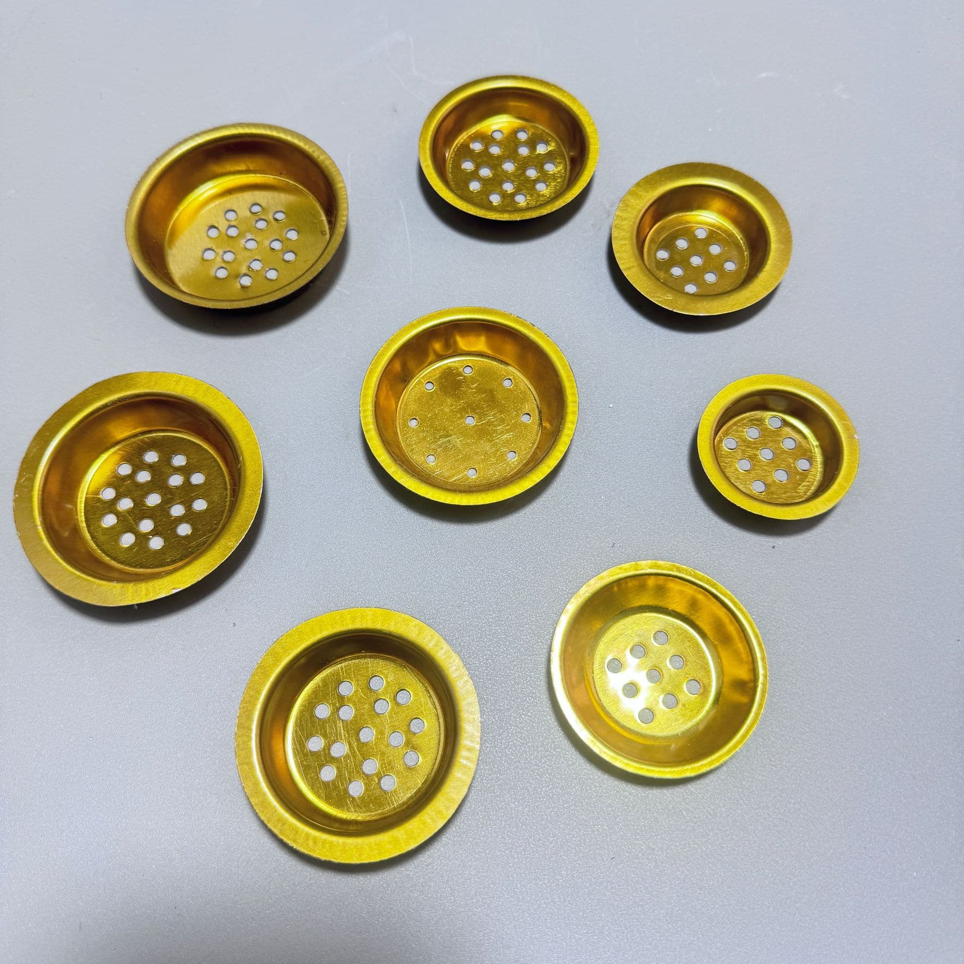 Middle Eastern Incense Burner Multi-Hole Iron Bowl Mini Gold Iron Art Aromatherapy Accessory Stamped Gold Ingot Small Accessory