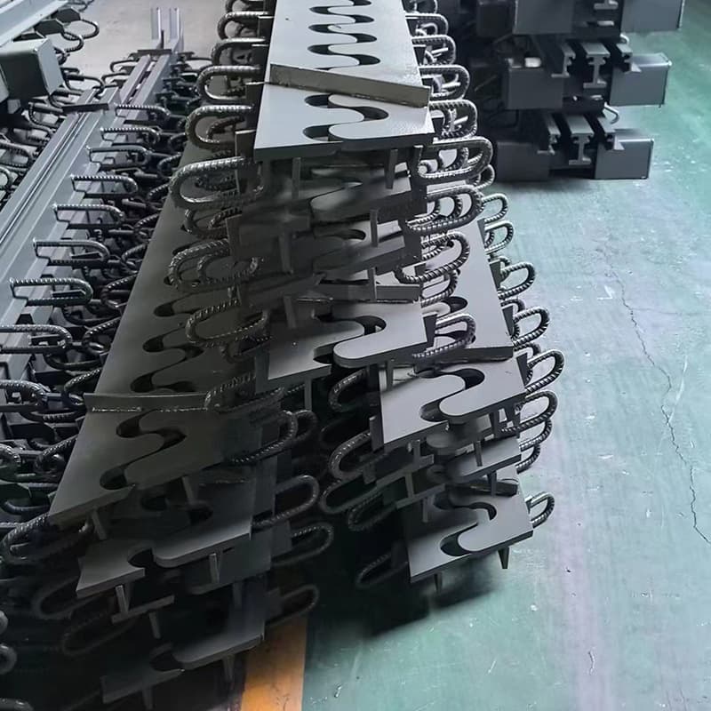 Highway bridge expansion joint comb plate expansion joint 80 type highway bridge rubber plate sidewalk expansion joint