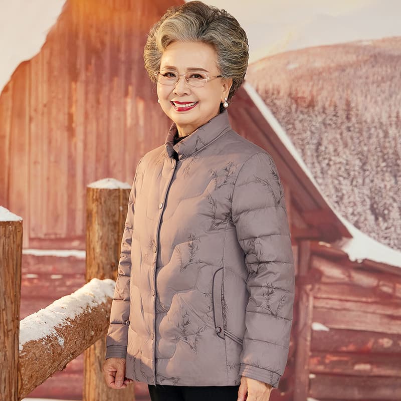 Elderly women's winter down jacket, mid-length cotton coat for grandmas, thickened warm coat for 60-70 year old moms.