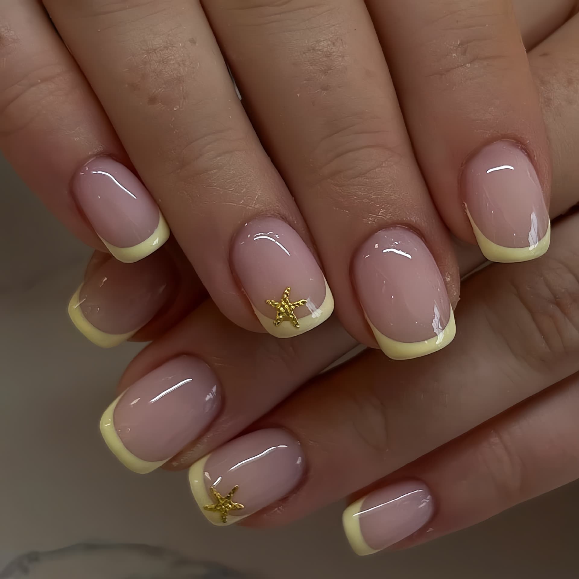 European and American Cross-border Sweet Press-on Nails Starfish Gentle Cream Yellow French Style Wearable Fake Nails 24 Pieces Whitening Nail Art