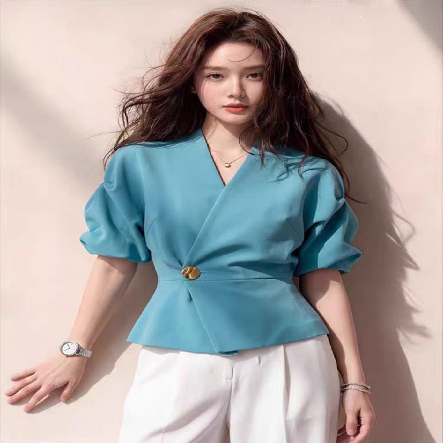 2026 Summer New Arrival Fashion Women's Top, Elegant Design, Light Mature French Style V-Neck Puff Sleeve Short Sleeve Blouse