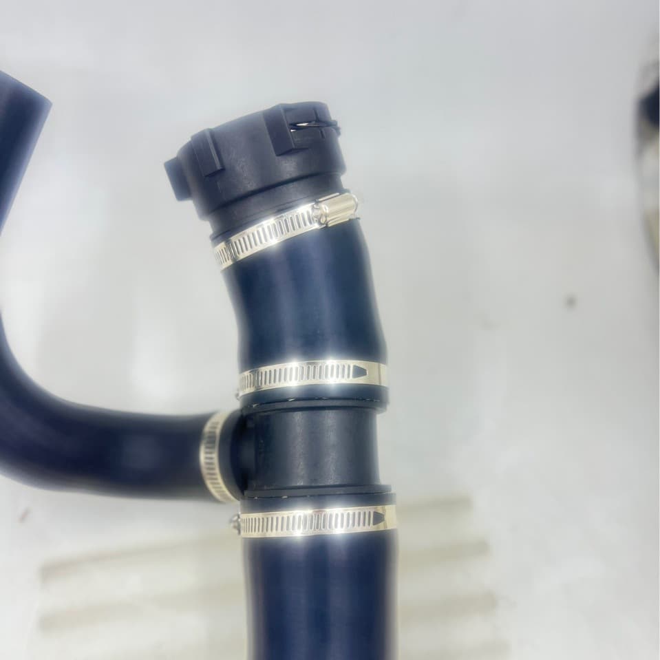 Factory Scania Rubber Hose 2305702 Natural Black Rubber Hose Wear Resistant Corrosion Resistant Pressure Resistant