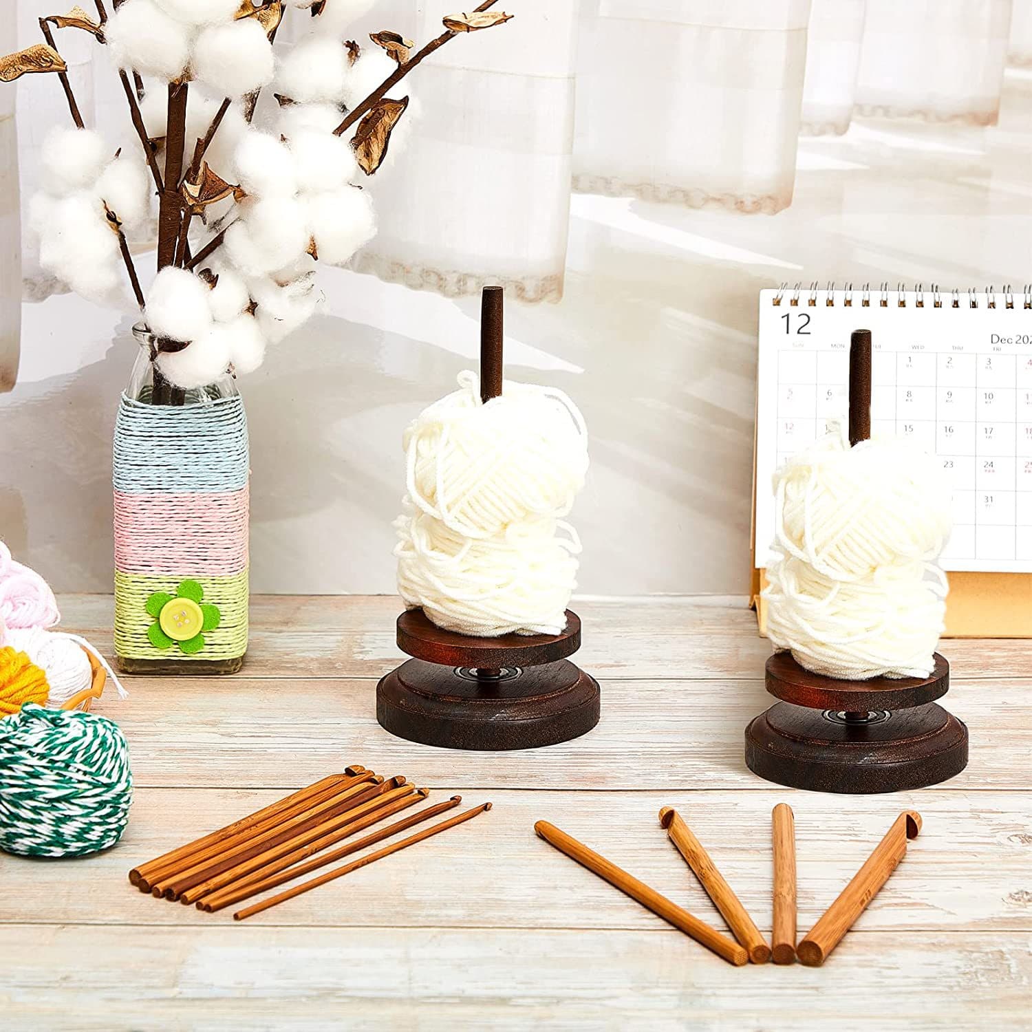 Bamboo Crochet Hook Wooden Yarn Holder with Rotating Mechanism Wooden Rotating Yarn Crochet Knitting Hook