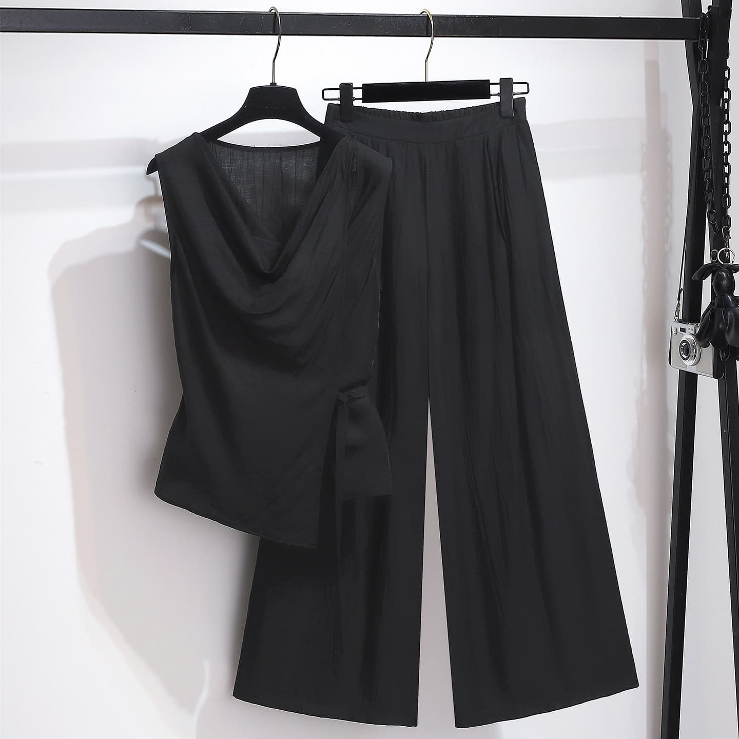 Premium Ice Silk Draped Sleeveless Blouse and Wide-Leg Pants Two-Piece Set for Women Summer 2026 New Arrival
