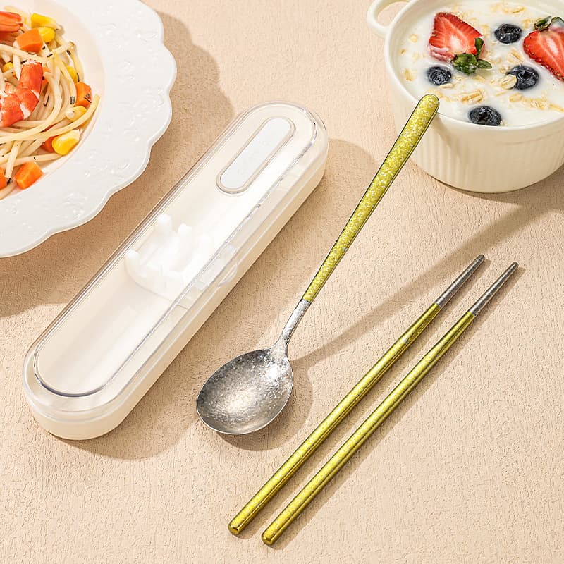 Creative pure titanium tableware set, portable spoons and chopsticks for outdoor travel, high-value pure titanium tableware and chopsticks two-piece set.