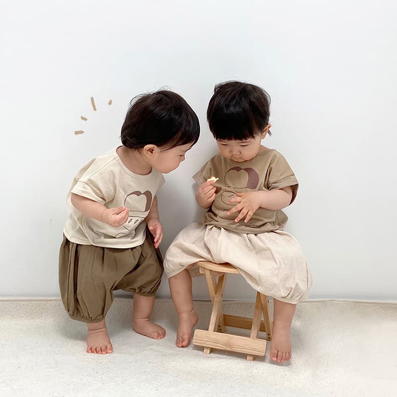 New summer baby clothes, soft, breathable and cute short-sleeved suits for boys and girls, baby bloomers shorts