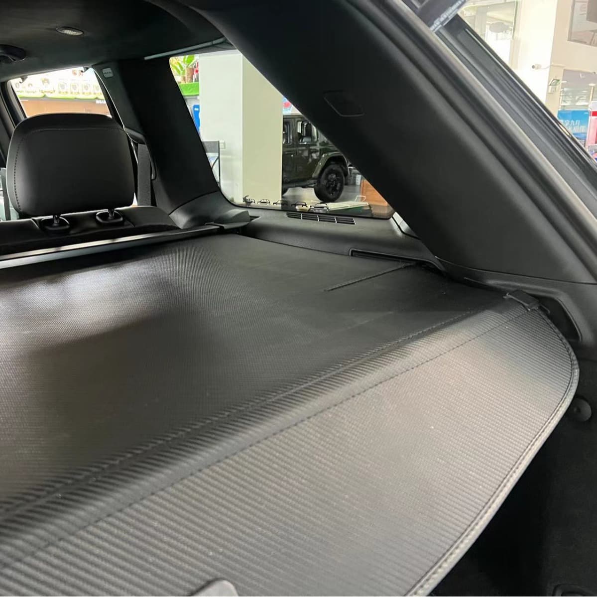 Suitable for Land Rover Discovery 3/4/5 Generation Star Vein Trunk Shade Partition Extendable