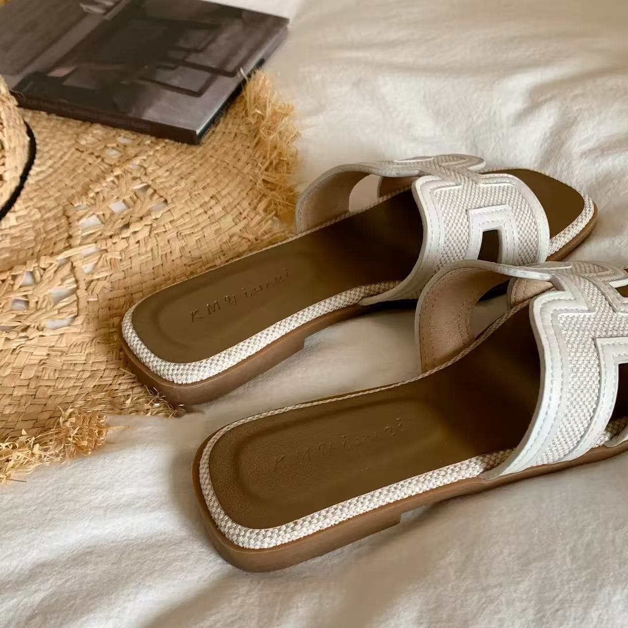 So beautiful~Flat slippers for women in summer, French style, one-piece straps, retro sandals, beach slippers, versatile