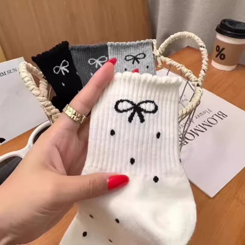 Polka dot bow short socks for women, new autumn and winter style, slouch socks, Japanese style, popular mid-calf socks, lace socks, odor-resistant and sweat-absorbent.