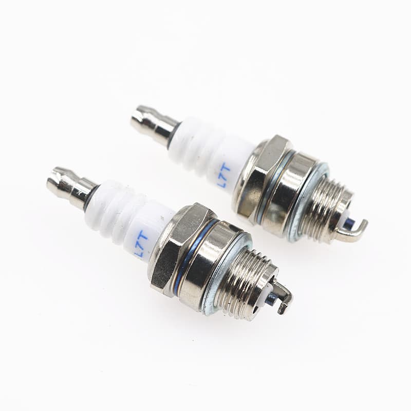 Chainsaw Spark Plug / Lawn Mower / Trimmer Spark Plug / 2-Stroke 4-Stroke Chainsaw / Lawn Mower Spark Plug